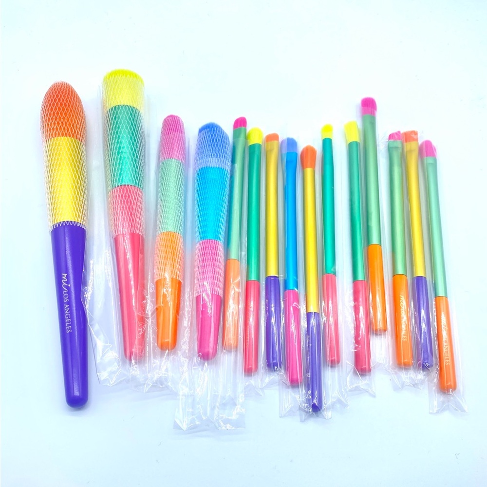 Mi Los Angeles 15pc. Color Me Pretty Brush Bundle